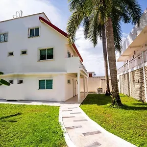 3* Hotel Oyo Dos Mundos